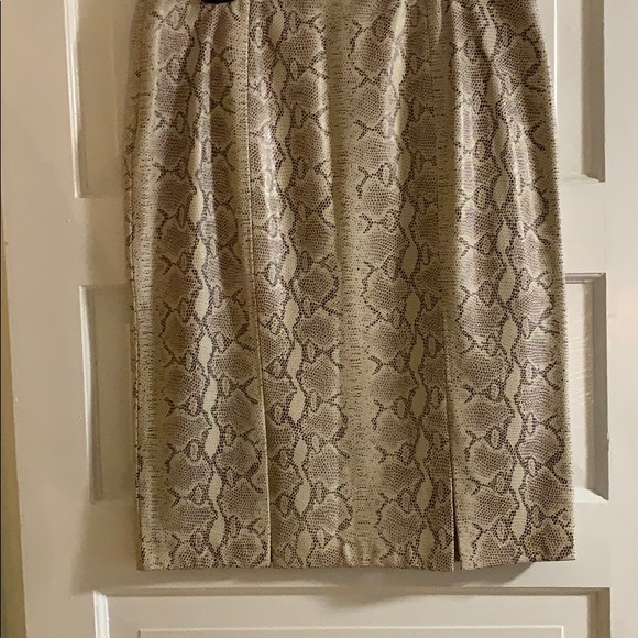 Gorgeous snakeskin print leather skirt - Picture 2 of 5
